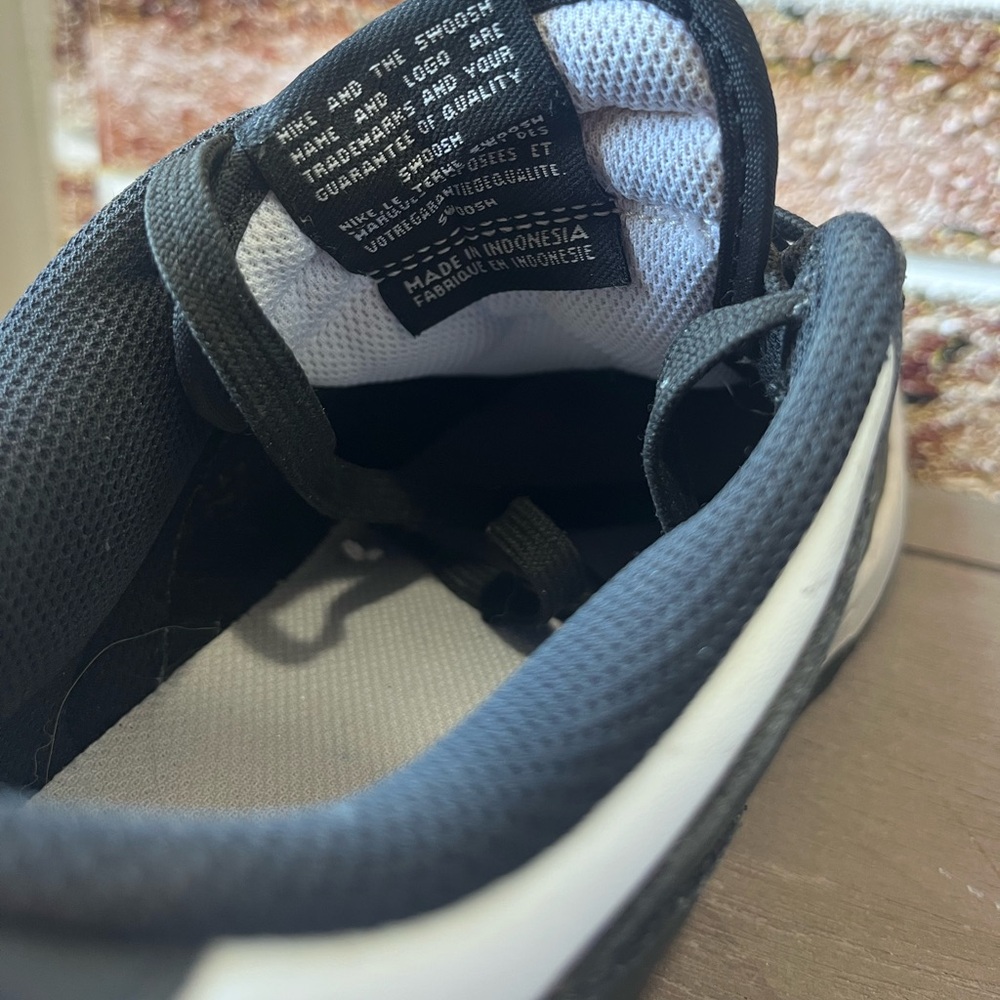 Nike Black and White Sneakers - Picture 9 of 10